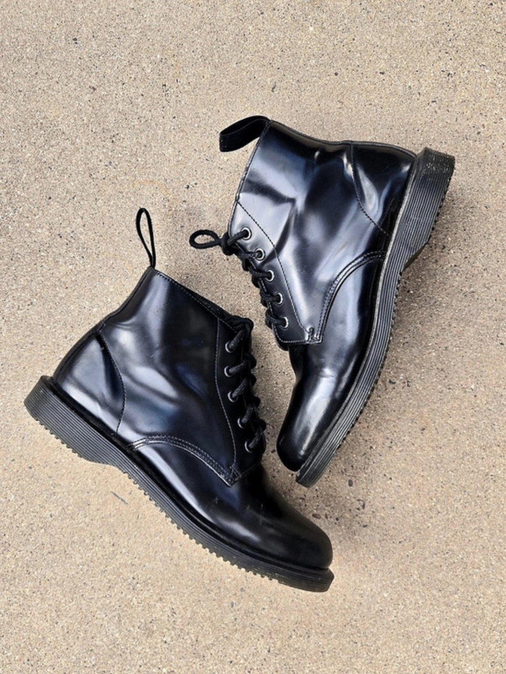Dr. Martens Emmeline 5-Eyelet Laced Black Smooth Leather Ankle Boots US 7 EU 38